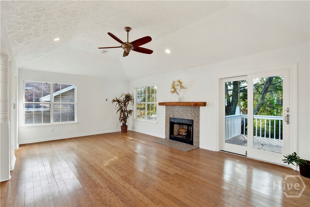5 Rigger Court Savannah, GA 31410 - Photo 6 of 32 Living Room