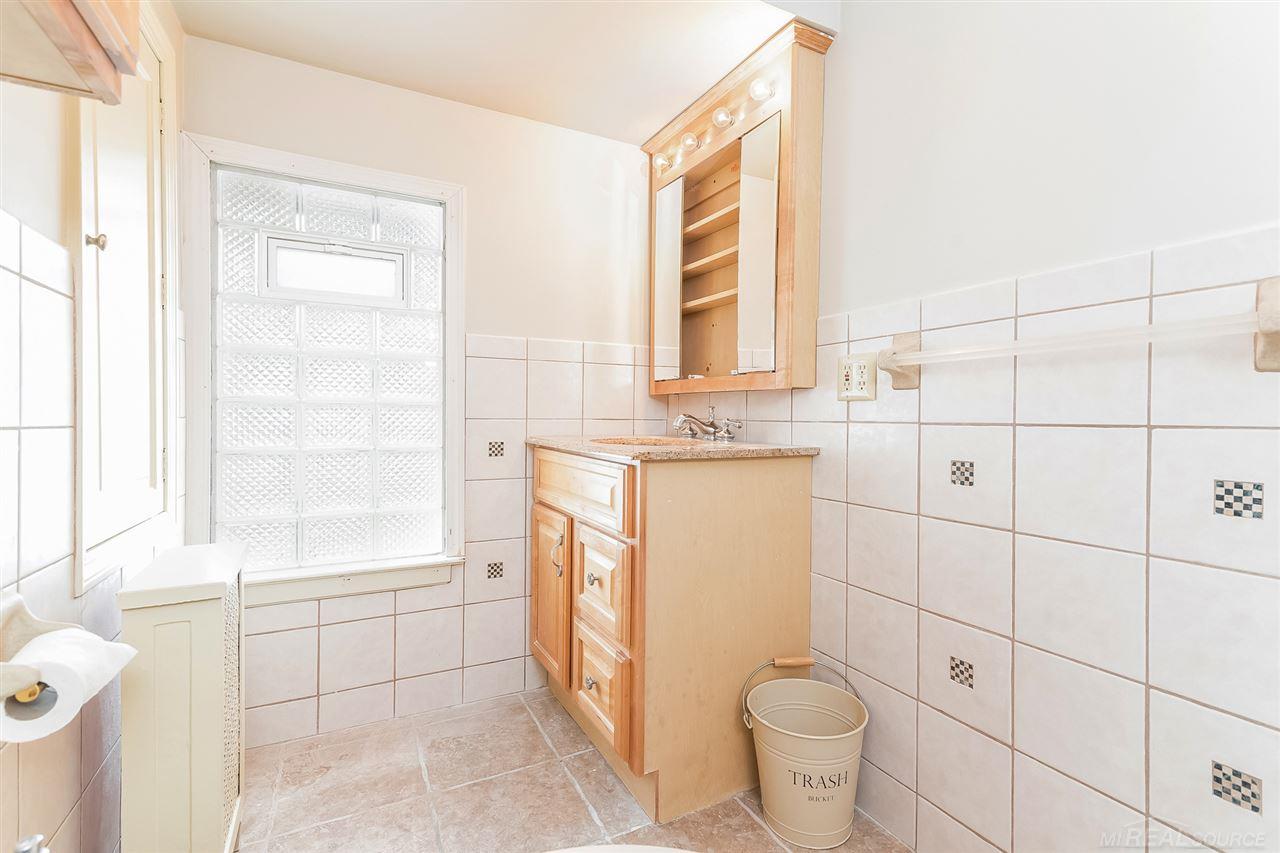 621 South Oxford Road Grosse Pointe, MI 48236 - Photo 35 of 57 50016800-34.JPG