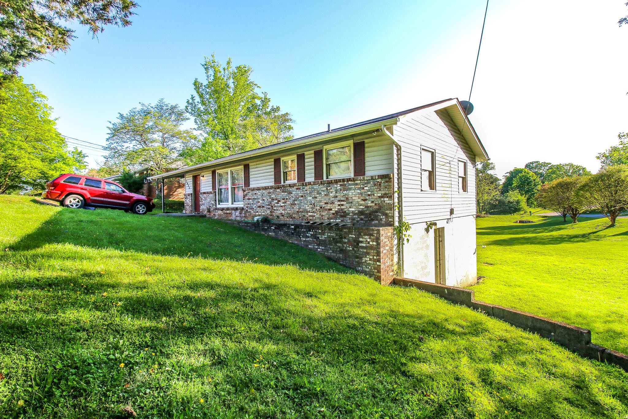 3925 Pleasant Ridge Road Knoxville, TN 37912 - Photo 3 of 32 Gallery Image 3