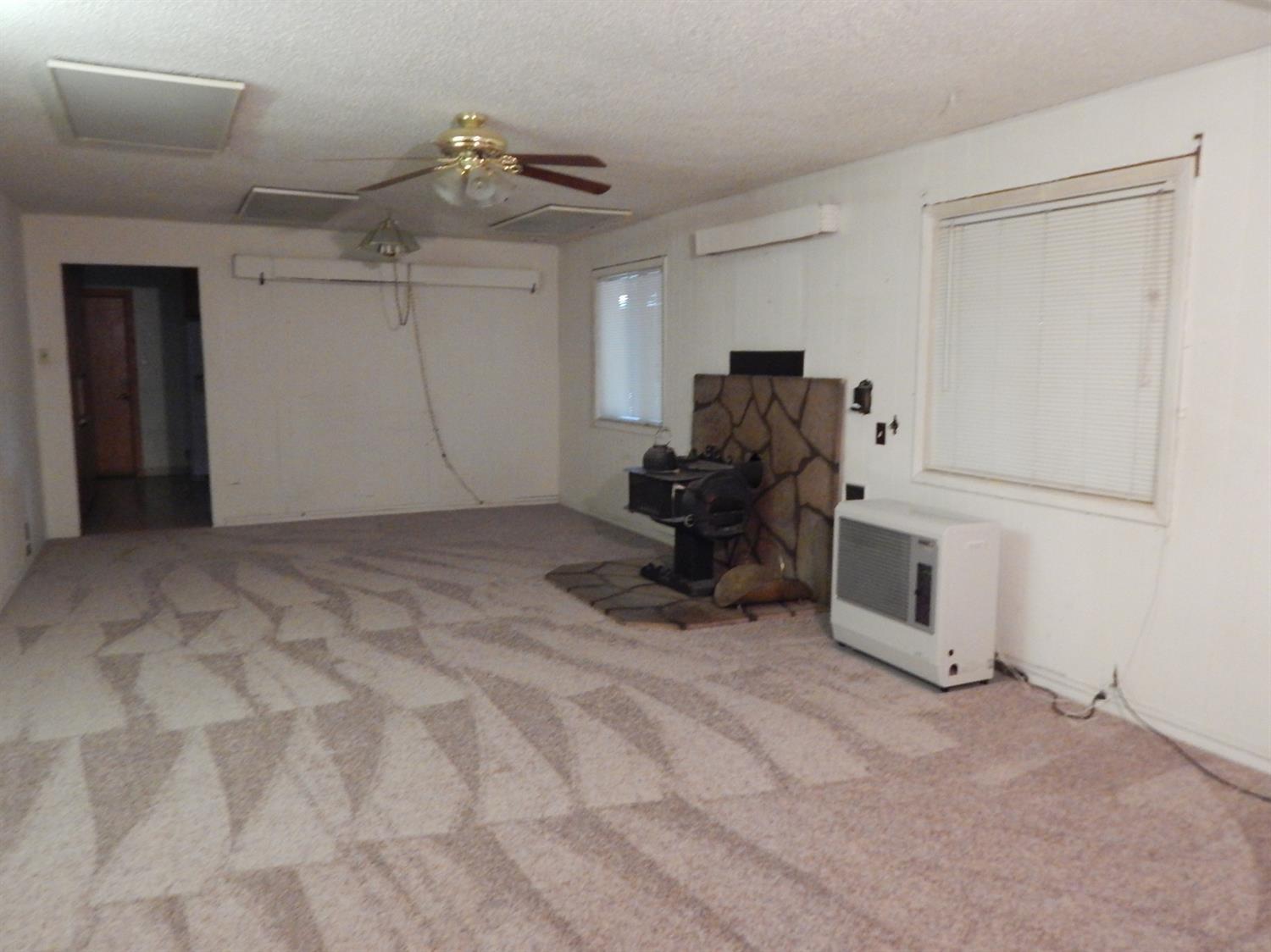 337 Red Blanket Road Prospect, OR 97536 - Photo 2 of 16 Large Front Room with Monitor Oil Heater