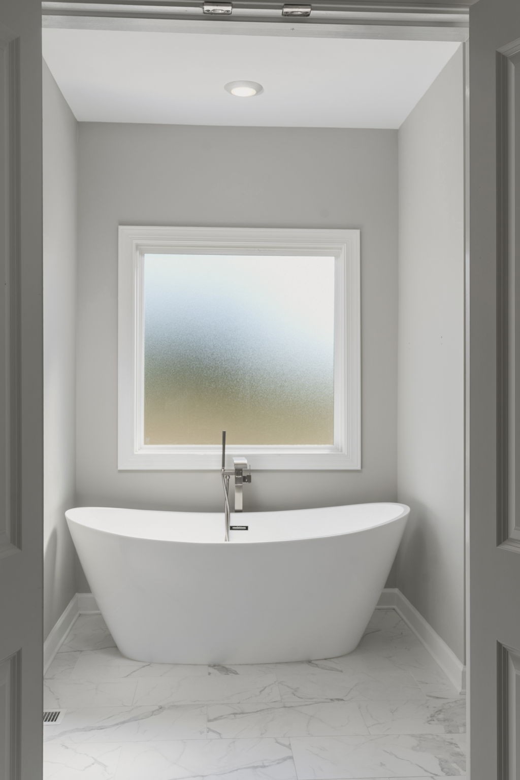 5557 Borthick Road Springfield, TN 37172 - Photo 25 of 48 a white tub sitting next to a window