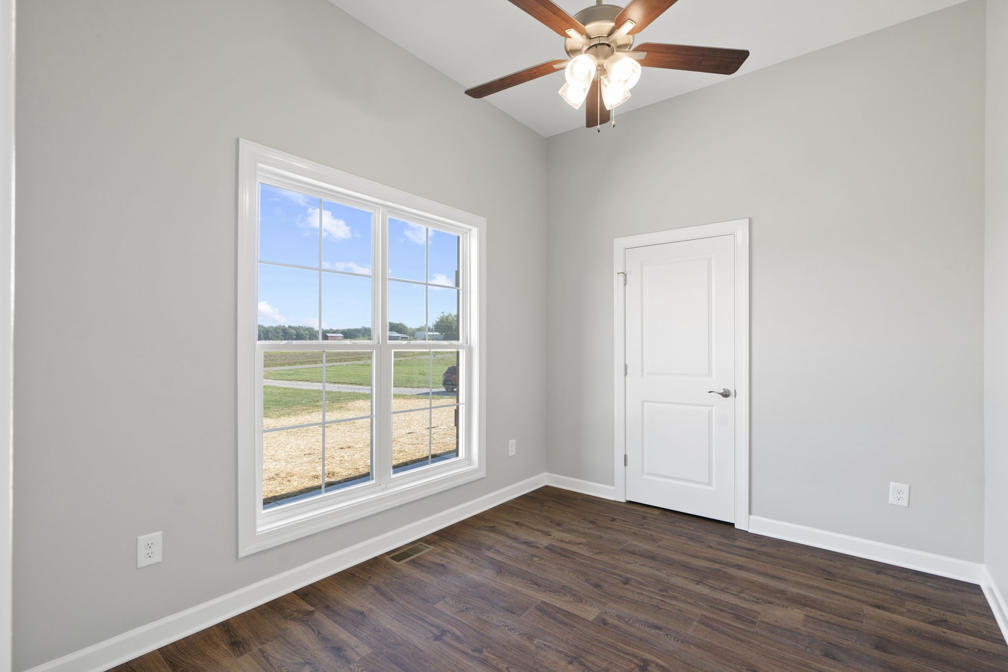 5557 Borthick Road Springfield, TN 37172 - Photo 39 of 48 an empty room with wooden floor fan and windows
