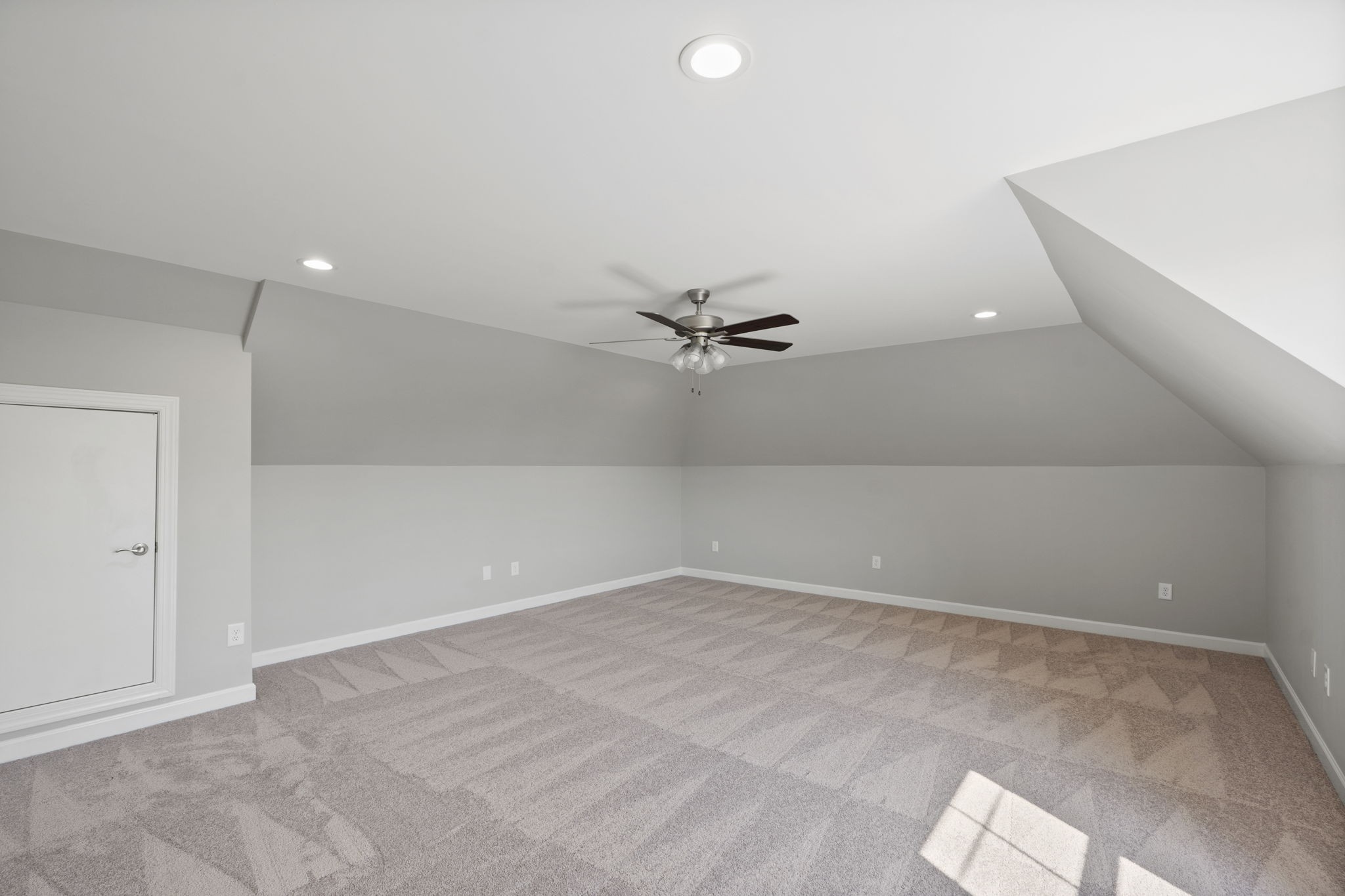 5557 Borthick Road Springfield, TN 37172 - Photo 40 of 48 an empty room with a ceiling fan and a window