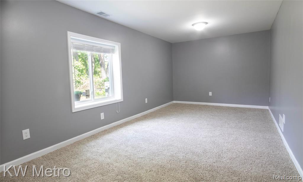 10800 Holland Road Taylor, MI 48180 - Photo 14 of 16
