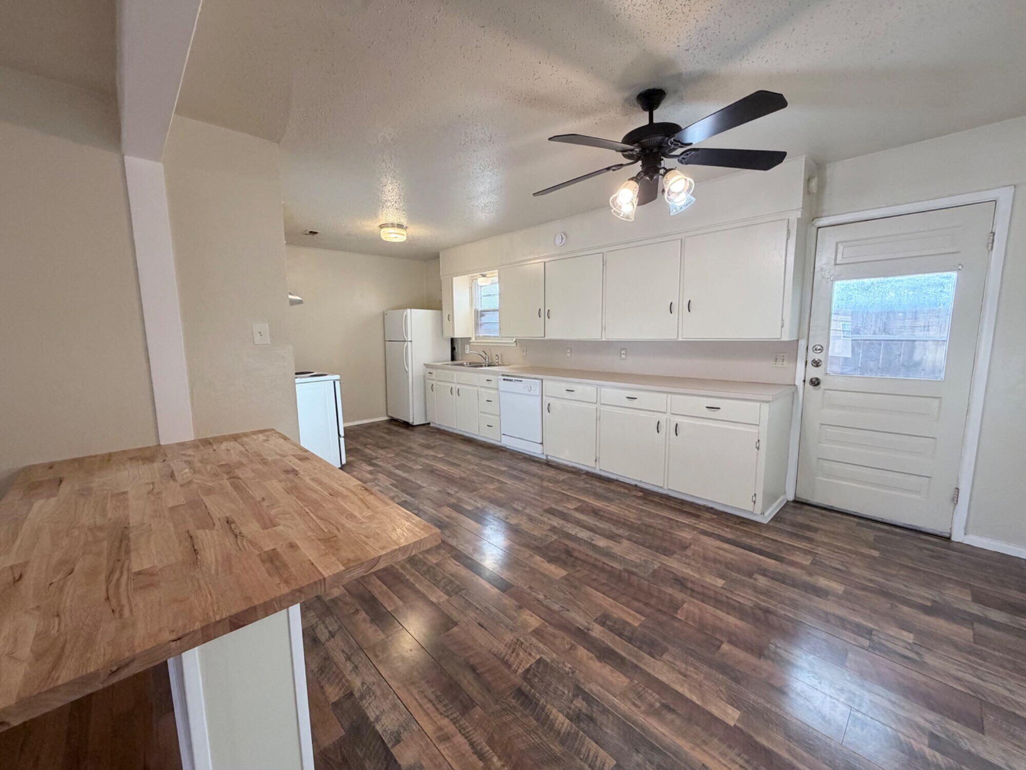 2113 South Loop 289, Unit B Lubbock, TX 79423 - Photo 5 of 11 IMG_6623
