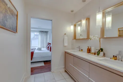 a en suite bathroom with a sink and a mirror