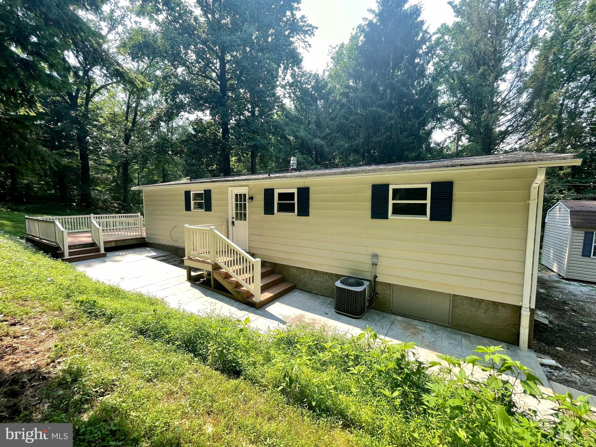 412 Noble Road Christiana, PA 17509 - Photo 2 of 18