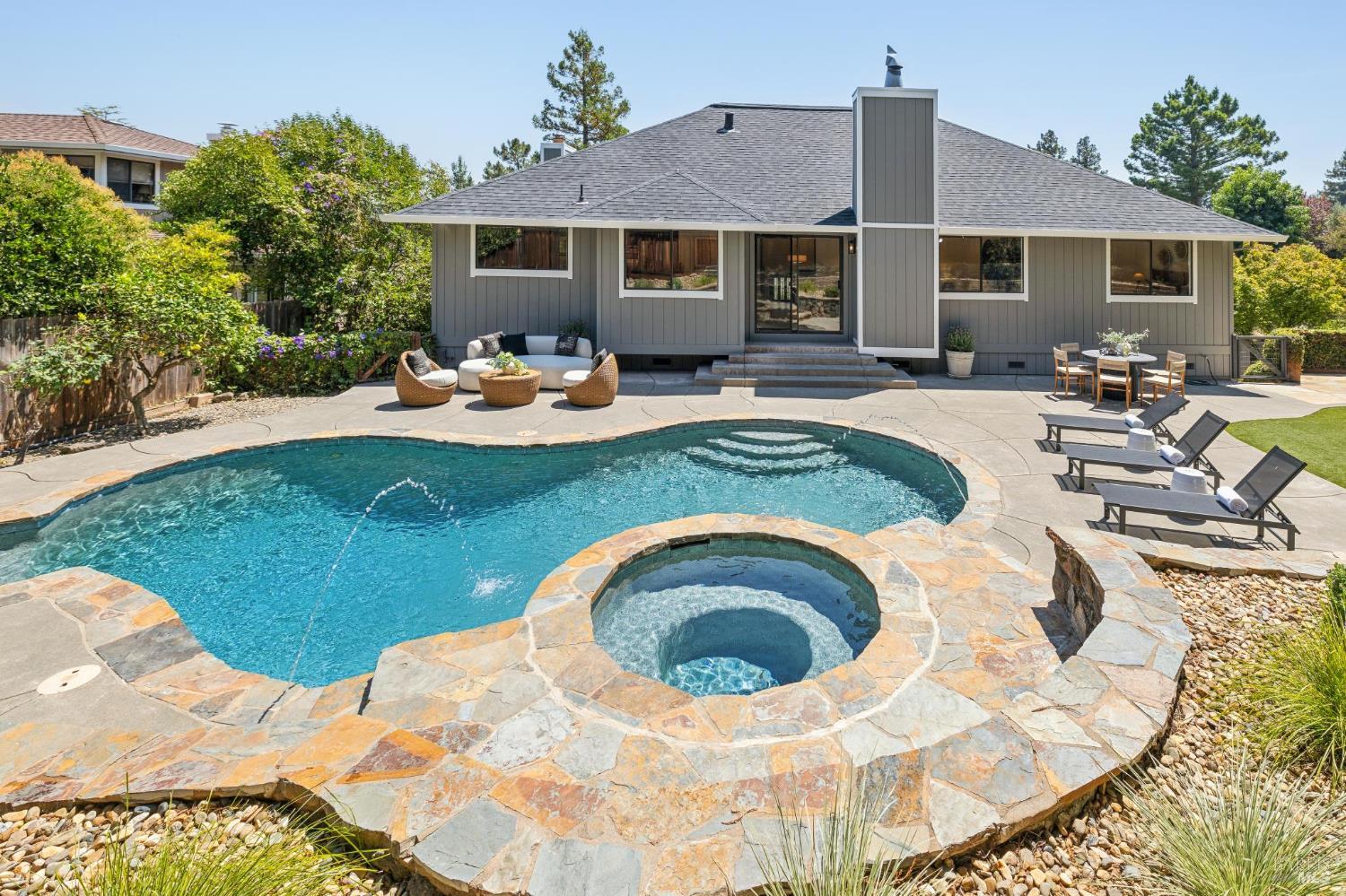212 San Ramon Way Novato, CA 94945 - Photo 8 of 65 Gallery Image 8