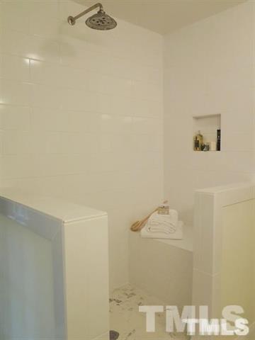 805 Thatcher Way Raleigh, NC 27615 - Photo 13 of 25 a bathroom with a bathtub