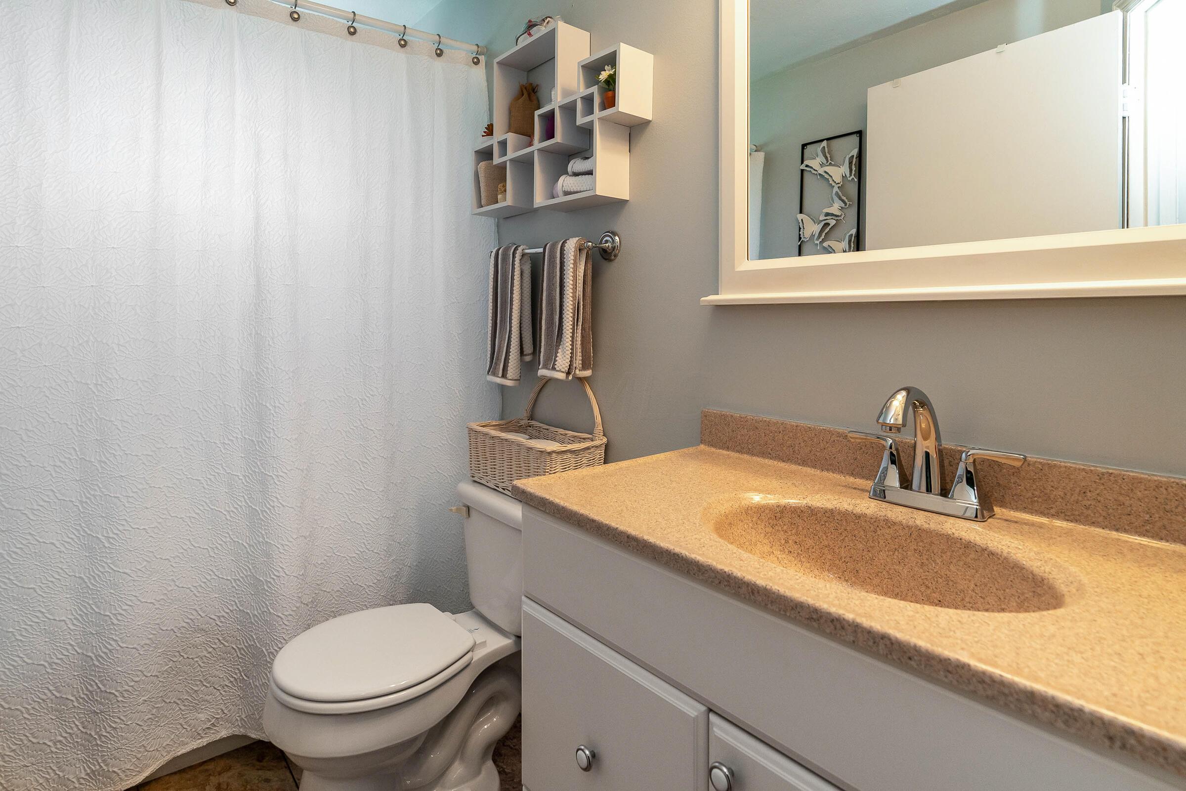 3774 Adell Road Columbus, OH 43228 - Photo 17 of 30 Full bath on the upper level.