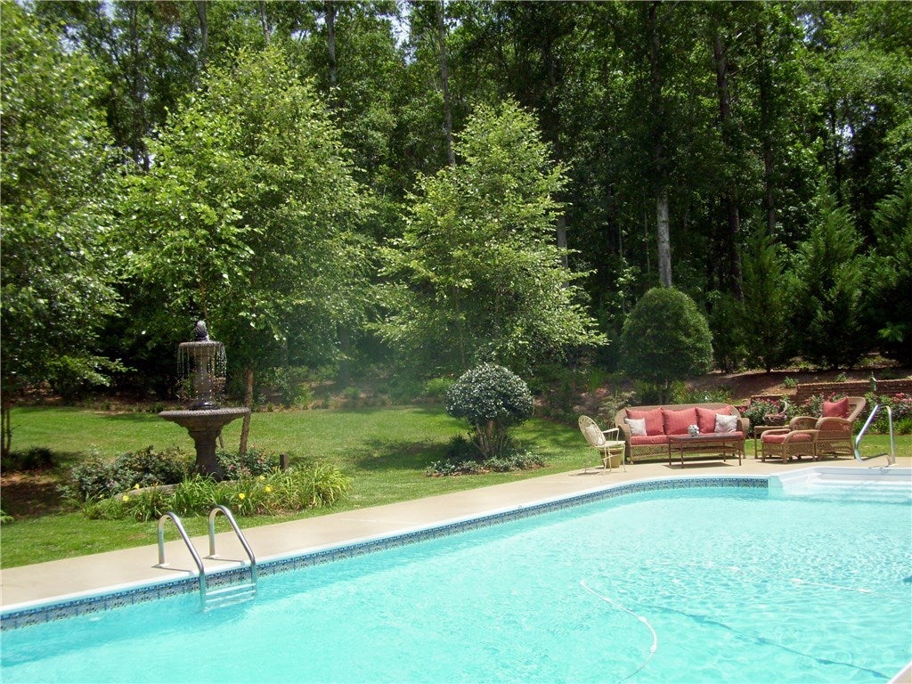 2604 Stonybrook Road Opelika, AL 36804 - Photo 4 of 19 Gallery Image 4