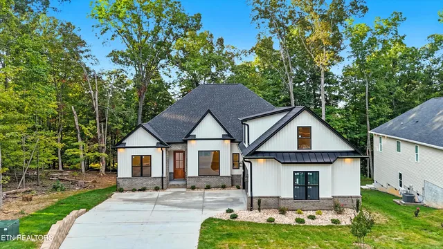 $819,900 | 238 Gadusi Way, Loudon, TN 37774