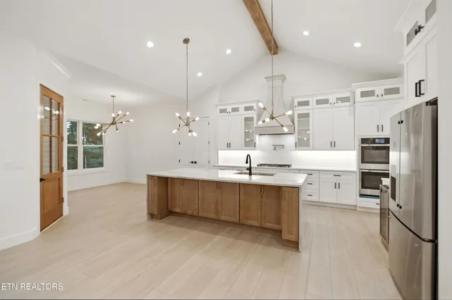 $819,900 | 238 Gadusi Way, Loudon, TN 37774