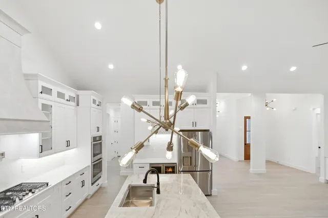 $819,900 | 238 Gadusi Way, Loudon, TN 37774