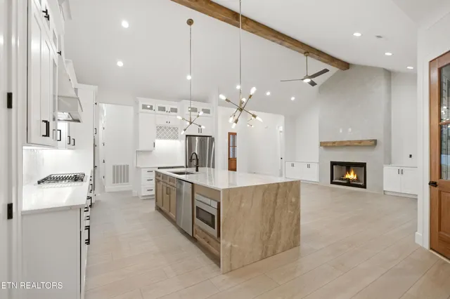 $819,900 | 238 Gadusi Way, Loudon, TN 37774