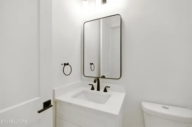 $819,900 | 238 Gadusi Way, Loudon, TN 37774