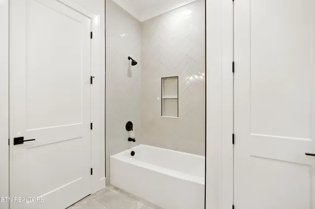 $819,900 | 238 Gadusi Way, Loudon, TN 37774