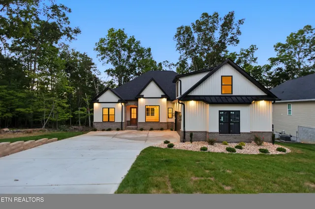 $819,900 | 238 Gadusi Way, Loudon, TN 37774