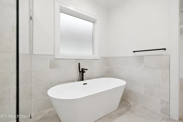 $819,900 | 238 Gadusi Way, Loudon, TN 37774