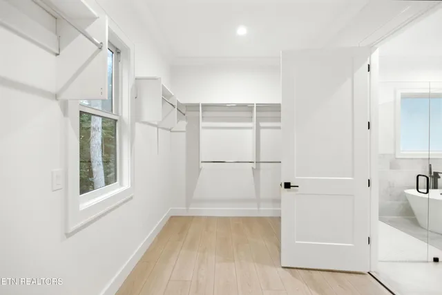 $819,900 | 238 Gadusi Way, Loudon, TN 37774