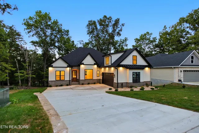 $819,900 | 238 Gadusi Way, Loudon, TN 37774