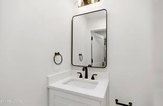 $819,900 | 238 Gadusi Way, Loudon, TN 37774