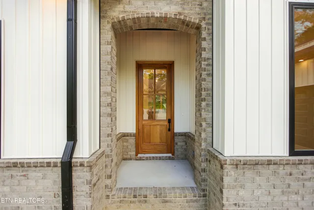 $819,900 | 238 Gadusi Way, Loudon, TN 37774