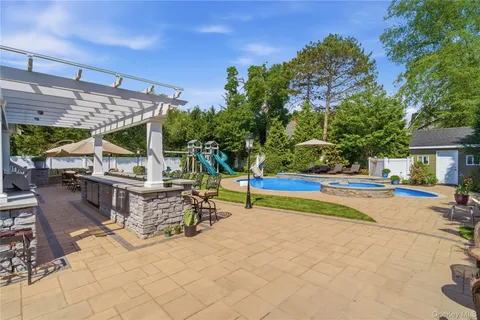 $2,150,000 | 27 Davison Place, Rockville Centre, NY 11570