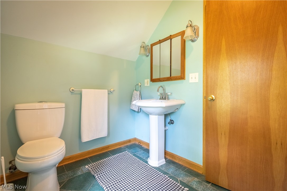 2381 Chatham Road Akron, OH 44313 - Photo 20 of 22