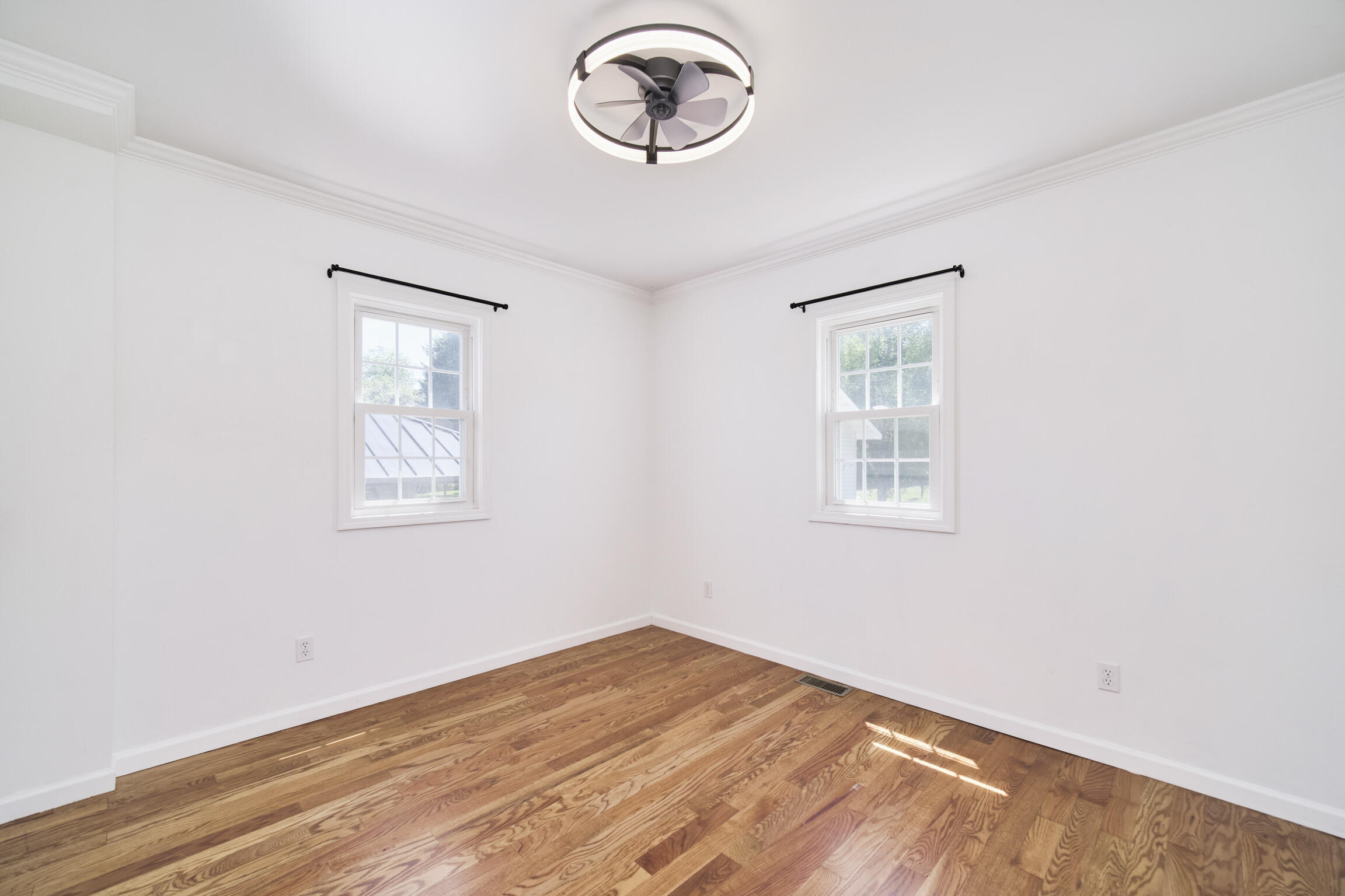 2631 Lakeshore Road Manistee, MI 49660 - Photo 16 of 50 1st Floor Bedroom