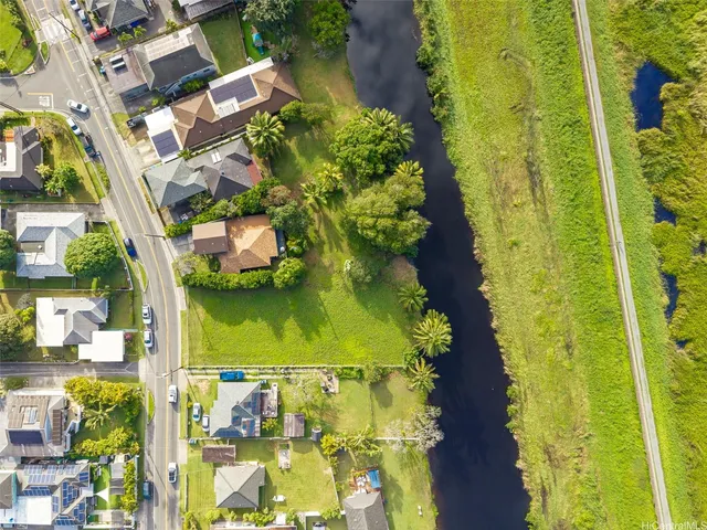 a view of an outdoor space