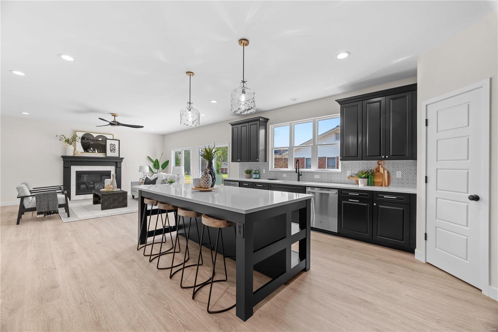 401 Mayfair Drive Ballwin, MO 63011 - Photo 5 of 31