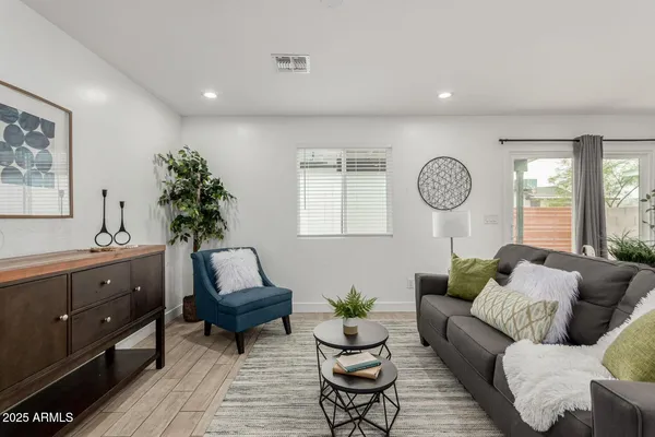 $1,750 | 2210 East Alta Vista Road, Phoenix, AZ 85042