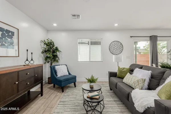 $1,750 | 2210 East Alta Vista Road, Phoenix, AZ 85042