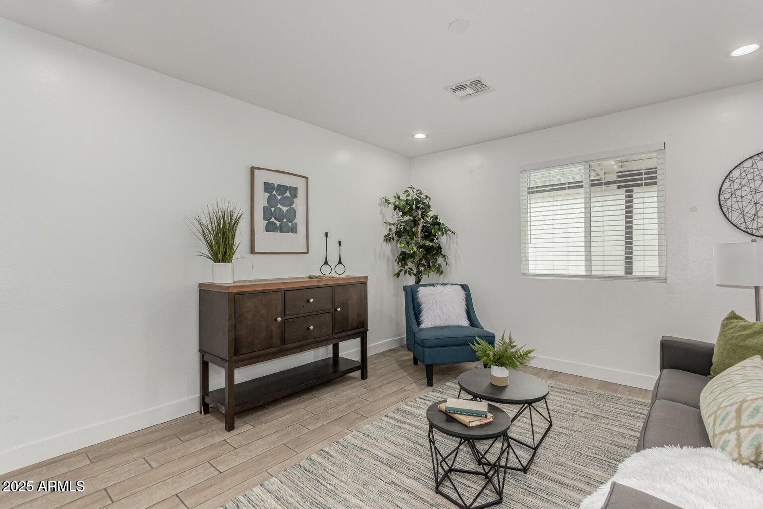 2210 East Alta Vista Road Phoenix, AZ 85042 - Photo 3 of 16 20250924203719628321000000-o