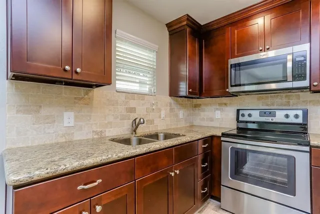 $845 | 808 1/2 West Main Street, Unit 3, Houston, TX 77006