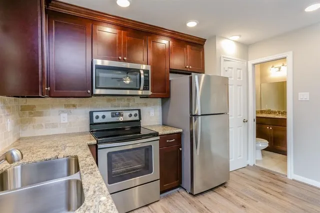 $845 | 808 1/2 West Main Street, Unit 3, Houston, TX 77006