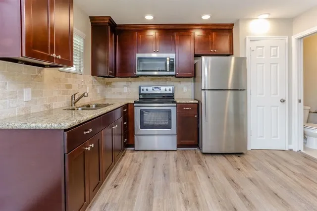 $845 | 808 1/2 West Main Street, Unit 3, Houston, TX 77006