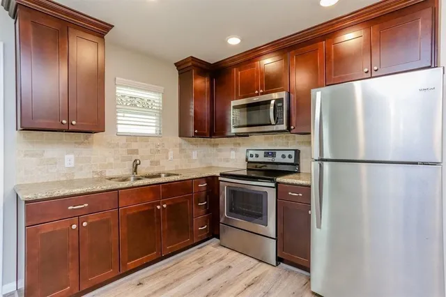 $845 | 808 1/2 West Main Street, Unit 3, Houston, TX 77006