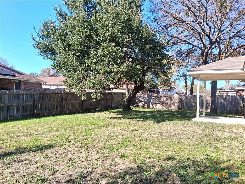 5605 Bald Ridge Court Killeen, TX 76542 - Photo 4 of 17 a view of a backyard with large trees and wooden fence