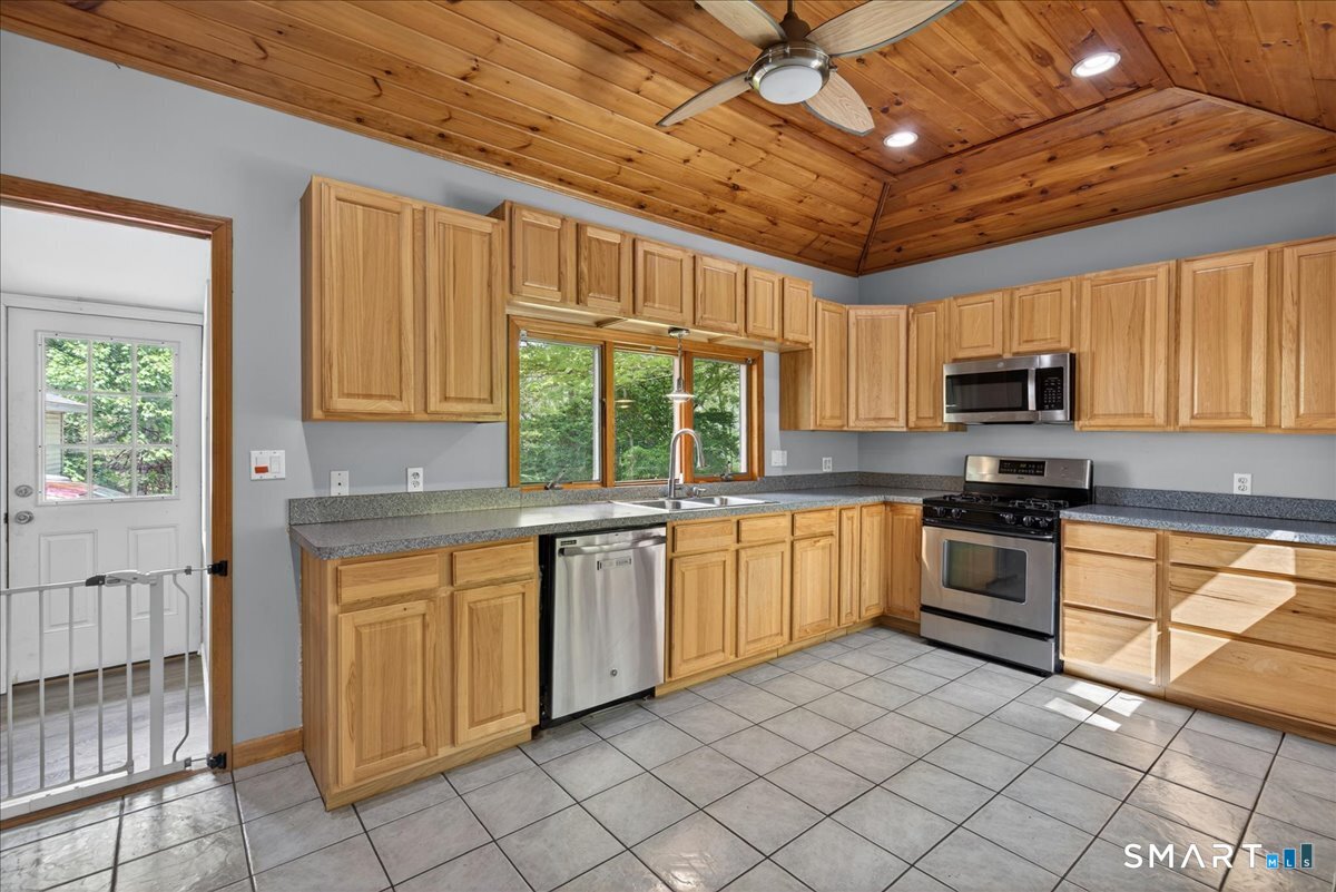 145 Liberty Street Clinton, CT 06413 - Photo 3 of 29