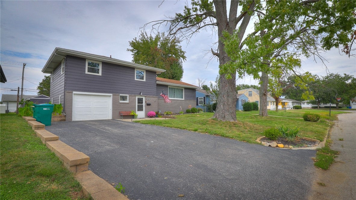 2040 West Ramsey Drive Decatur, IL 62526 - Photo 1 of 43 Gallery Image 1