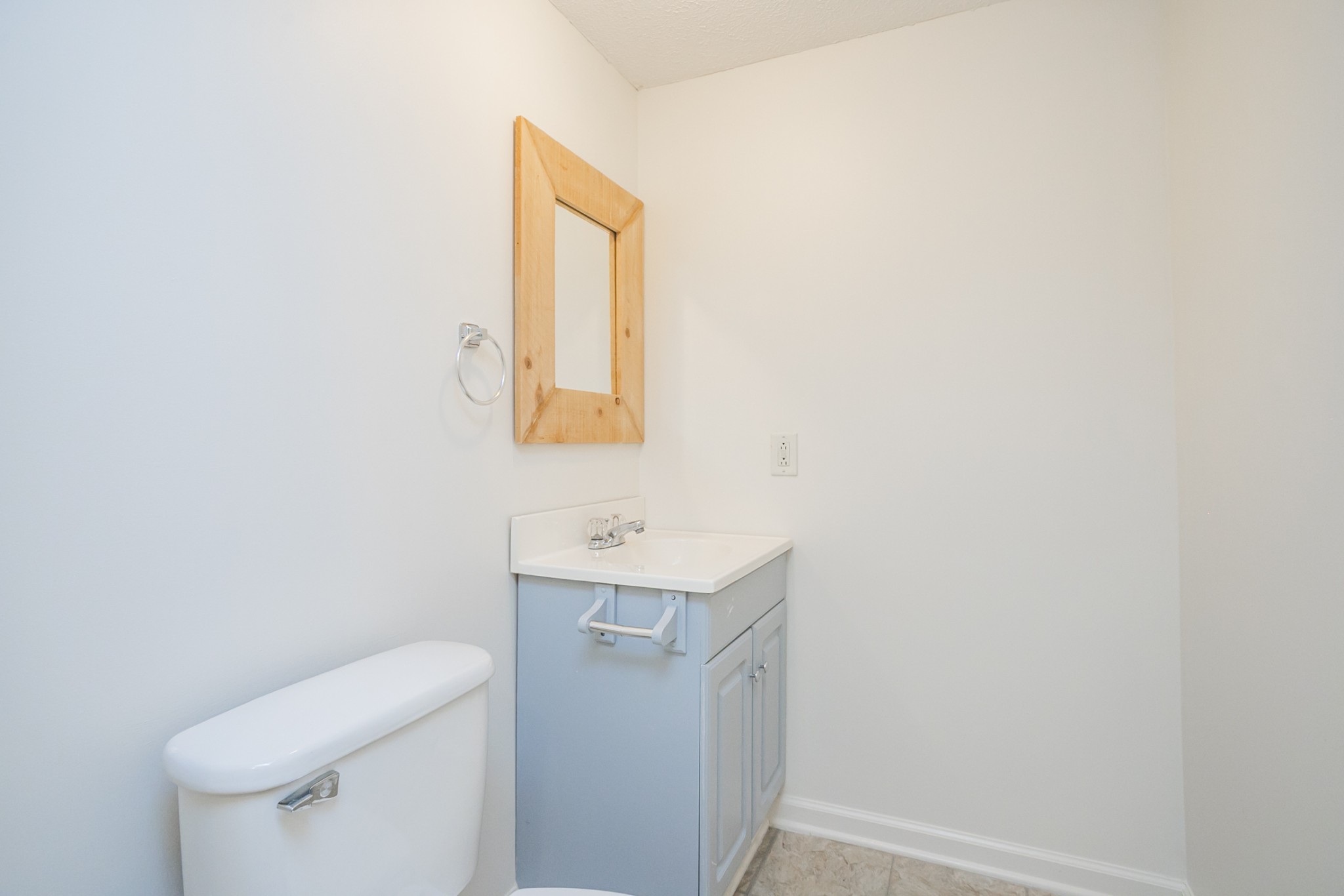1720 Hanover Road, Unit B Nashville, TN 37216 - Photo 22 of 25 a bathroom with a toilet a sink and mirror