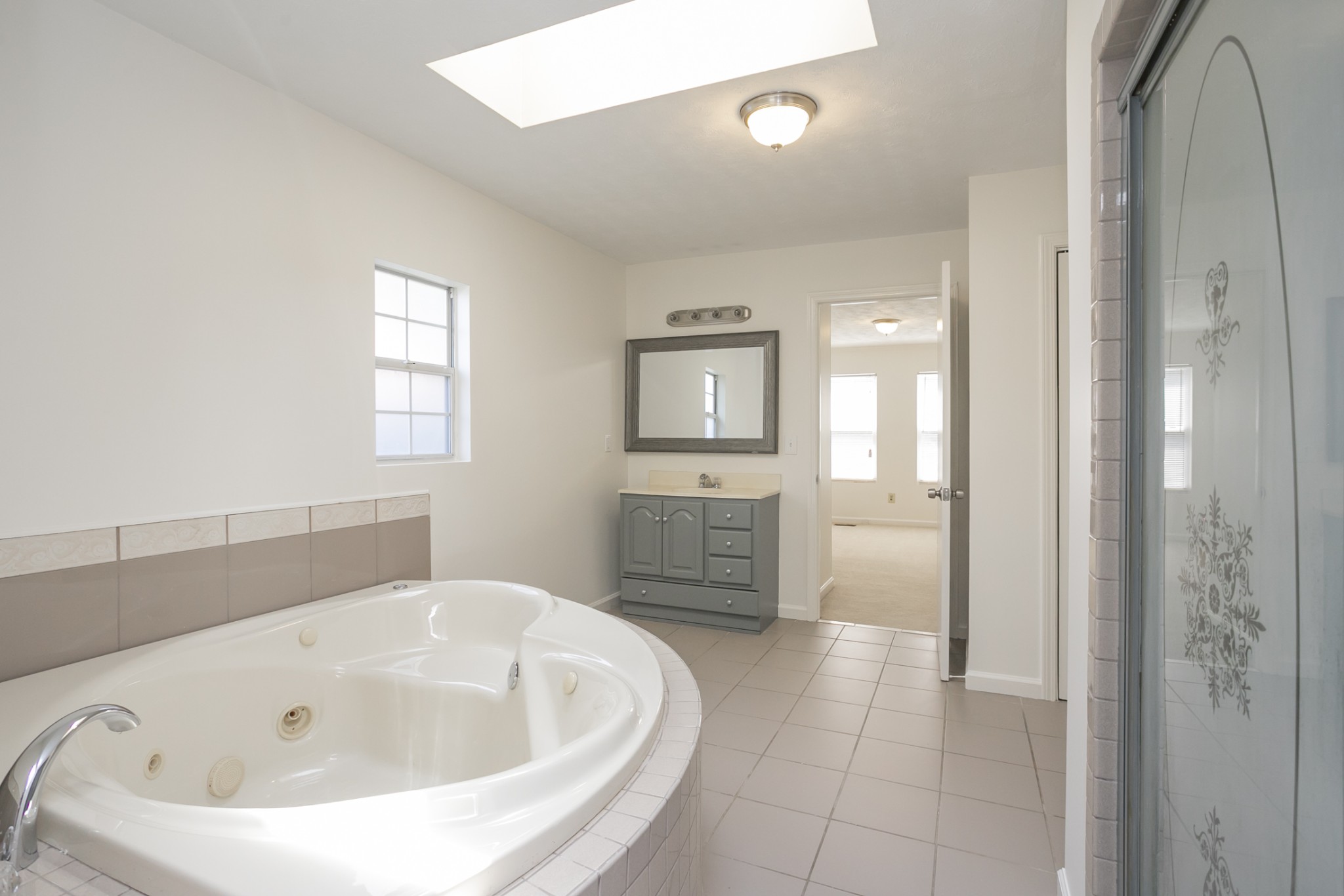 1720 Hanover Road, Unit B Nashville, TN 37216 - Photo 7 of 25 a bathroom with a bathtub and a sink