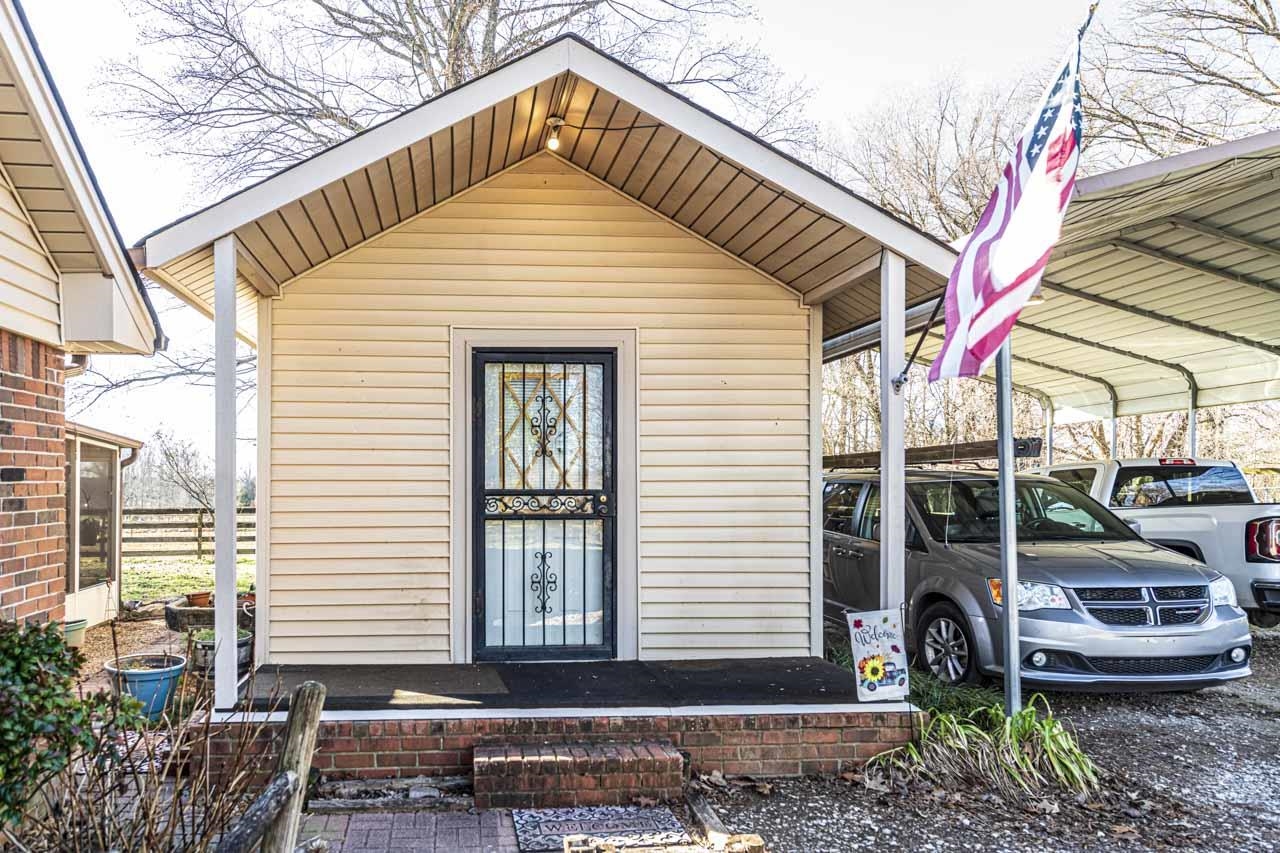 643 Fore Lane Mason, TN 38049 - Photo 4 of 40 a front view of a house