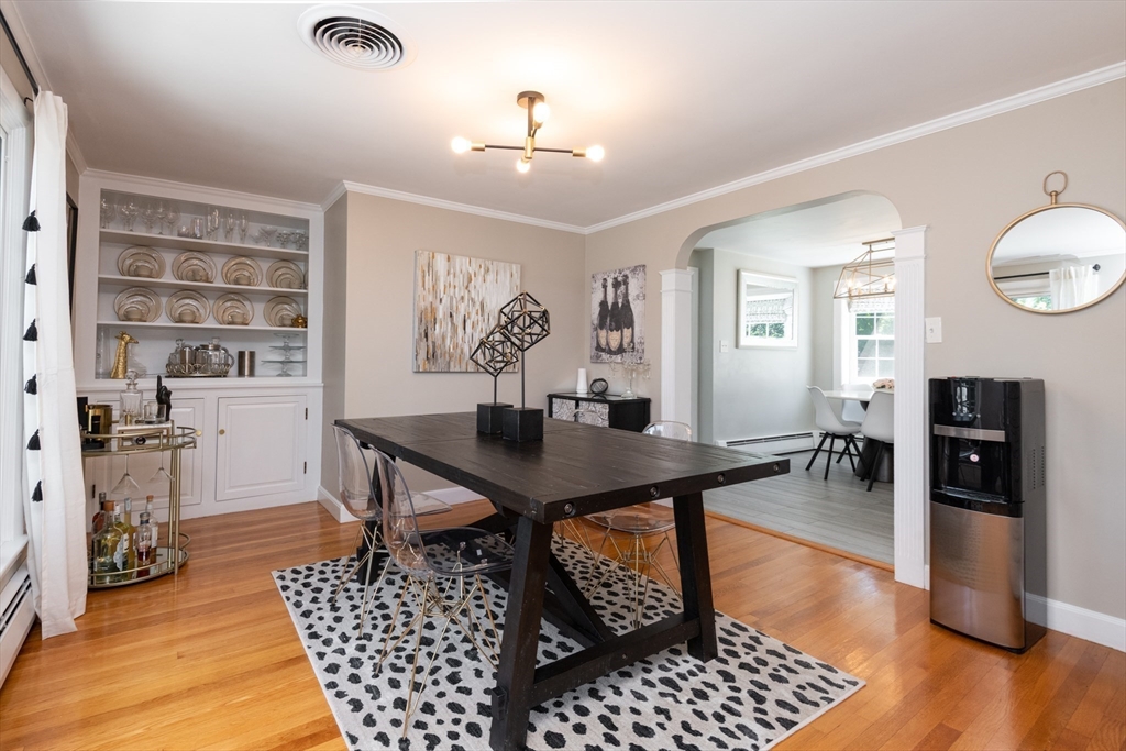 19 Longbow Road Lynnfield, MA 01940 - Photo 17 of 41 a living room with furniture