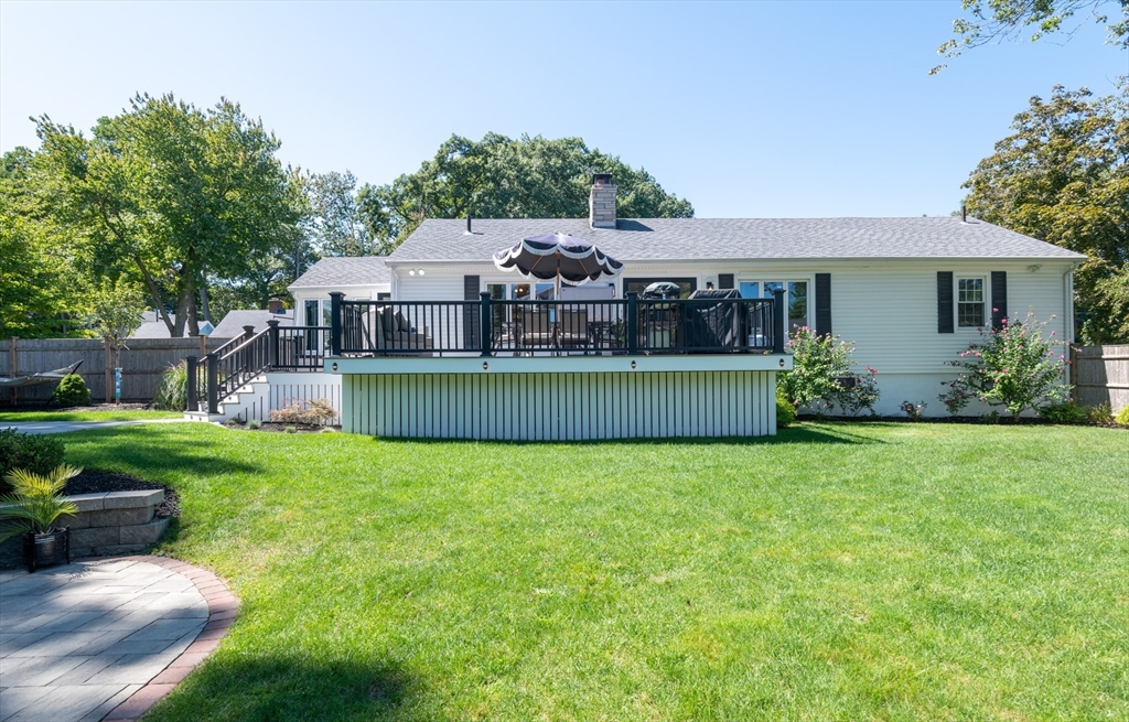 19 Longbow Road Lynnfield, MA 01940 - Photo 33 of 41 a front view of a house with garden