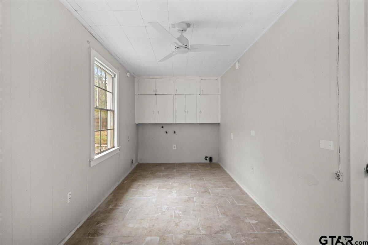 2707 Dudley Road Kilgore, TX 75662 - Photo 13 of 29 an empty room with windows and cabinet