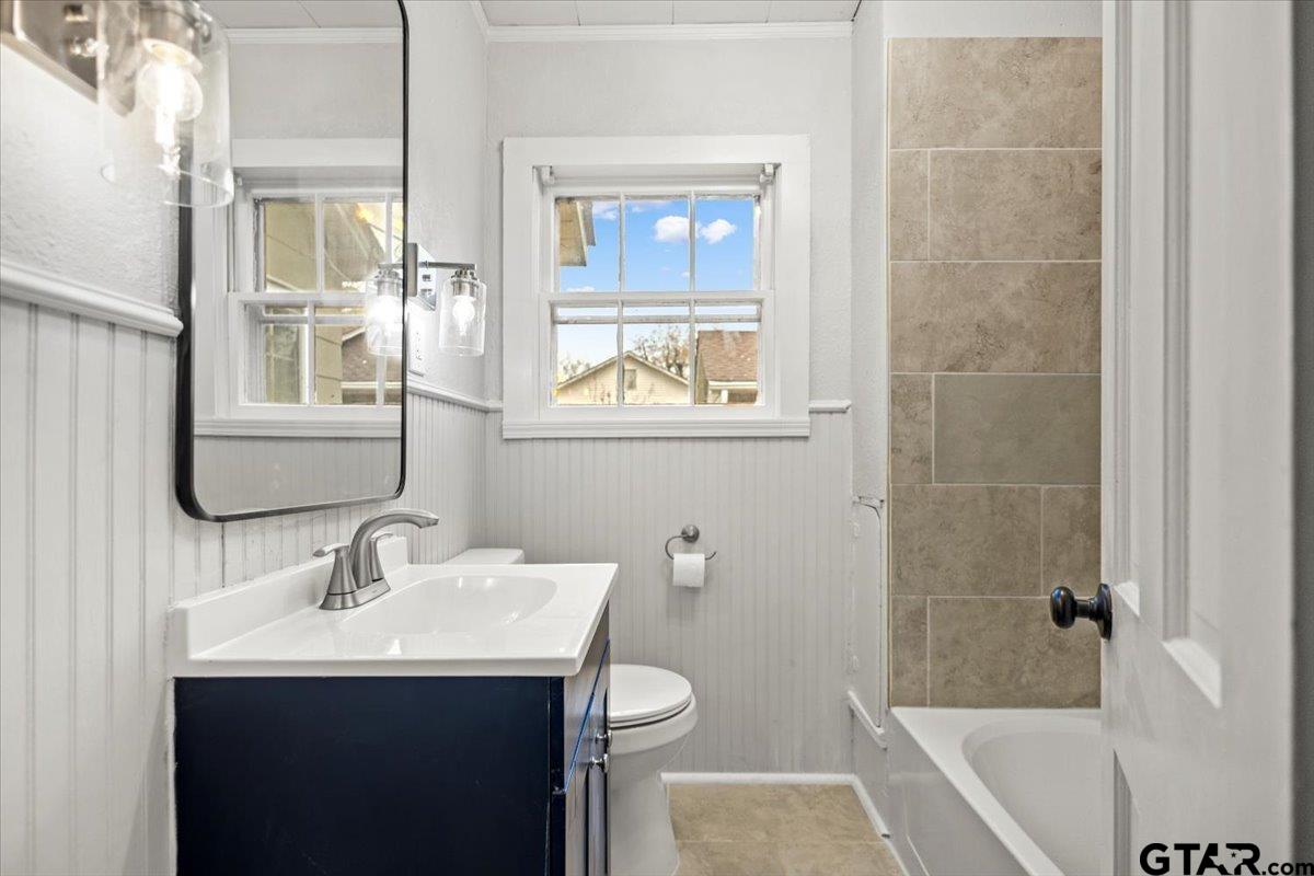 2707 Dudley Road Kilgore, TX 75662 - Photo 26 of 29 a bathroom with a sink a toilet and shower