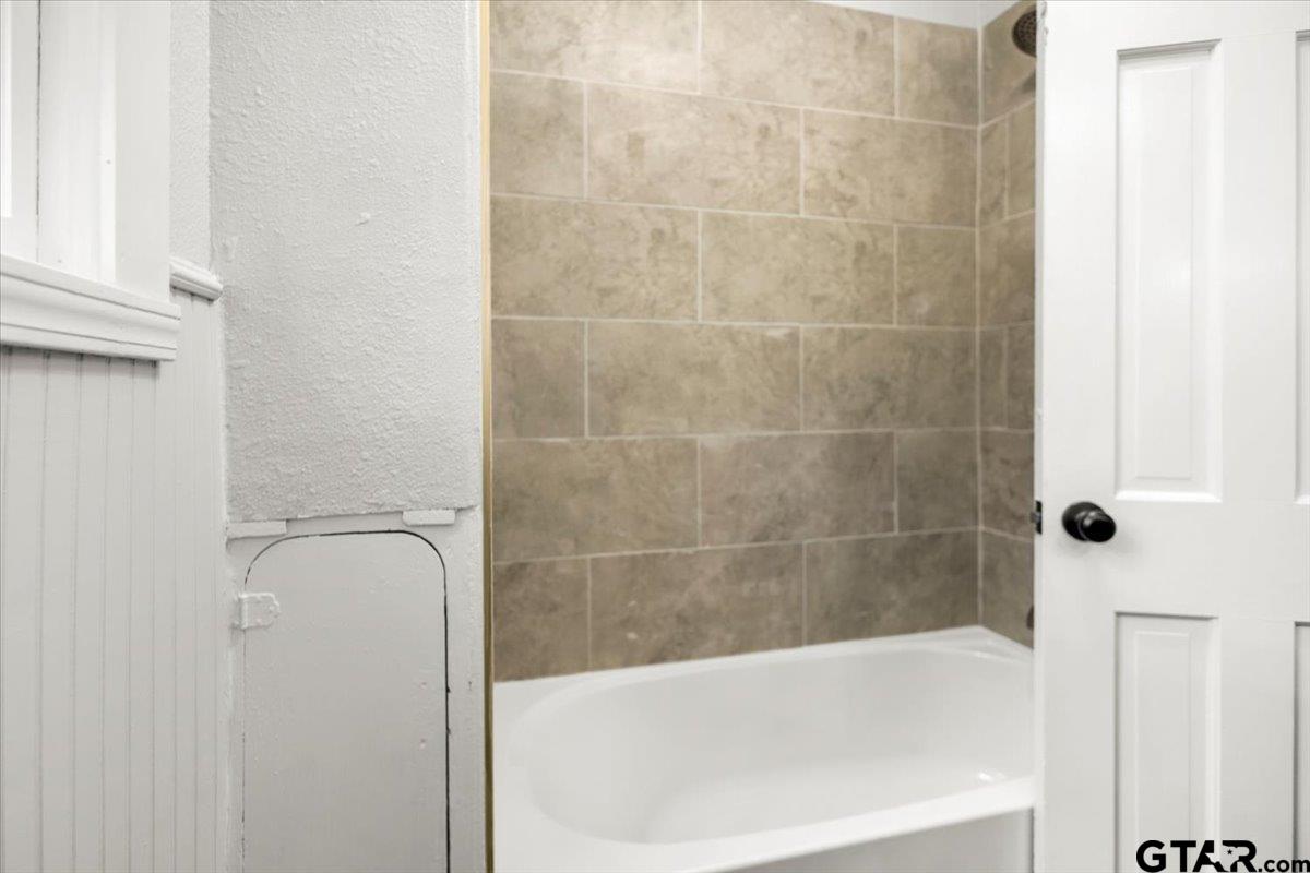 2707 Dudley Road Kilgore, TX 75662 - Photo 27 of 29 a bath tub sitting next to a shower